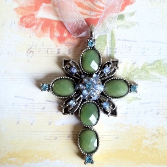 Cross Chocker/Pendant - Picture 2 of 4